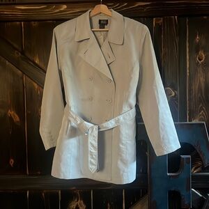 I am selling a Morgan Taylor jacket. Worn once didn’t like the fit.